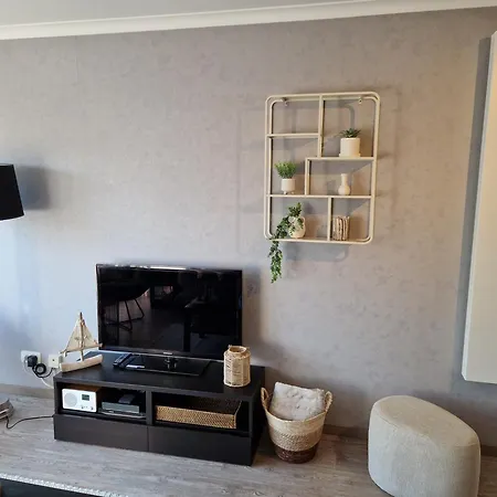 Premium Holidays - Vriedom At The Sea Apartment *